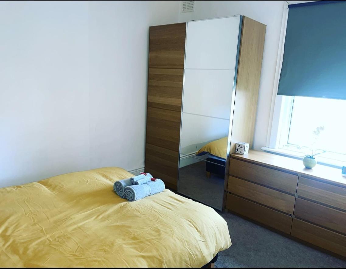 Luxury 1-Bed Apartment With Stunning City Views Perfect For Short Stays In 런던 외부 사진
