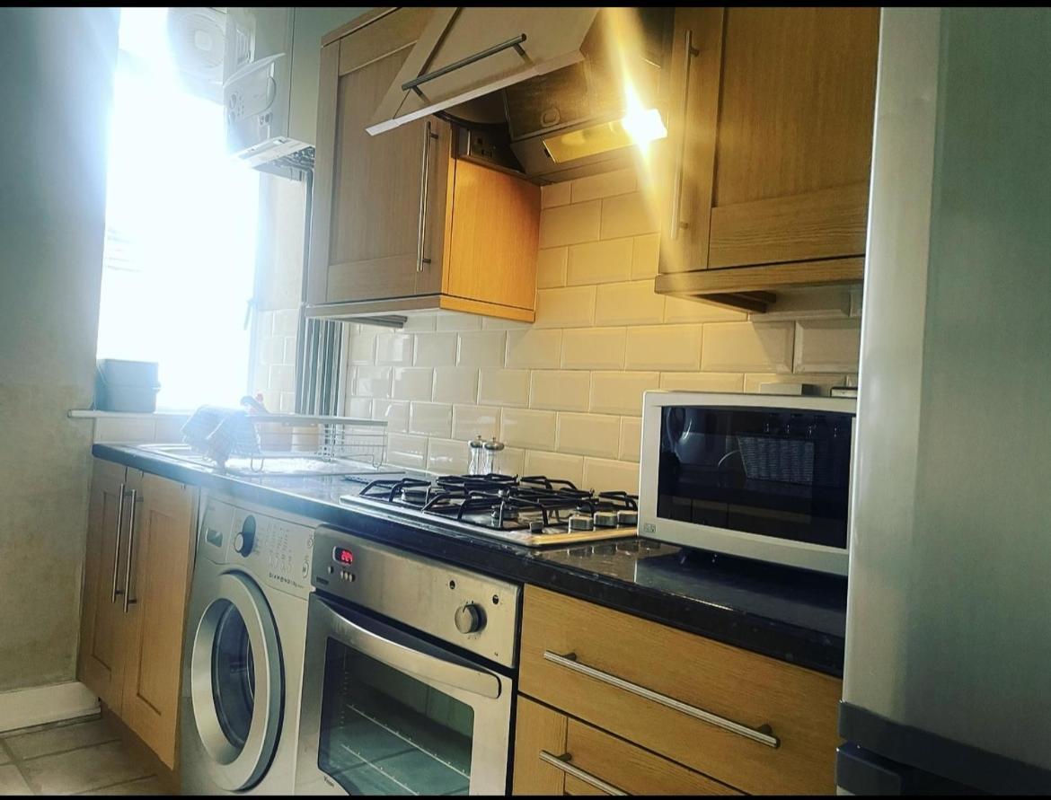 Luxury 1-Bed Apartment With Stunning City Views Perfect For Short Stays In 런던 외부 사진