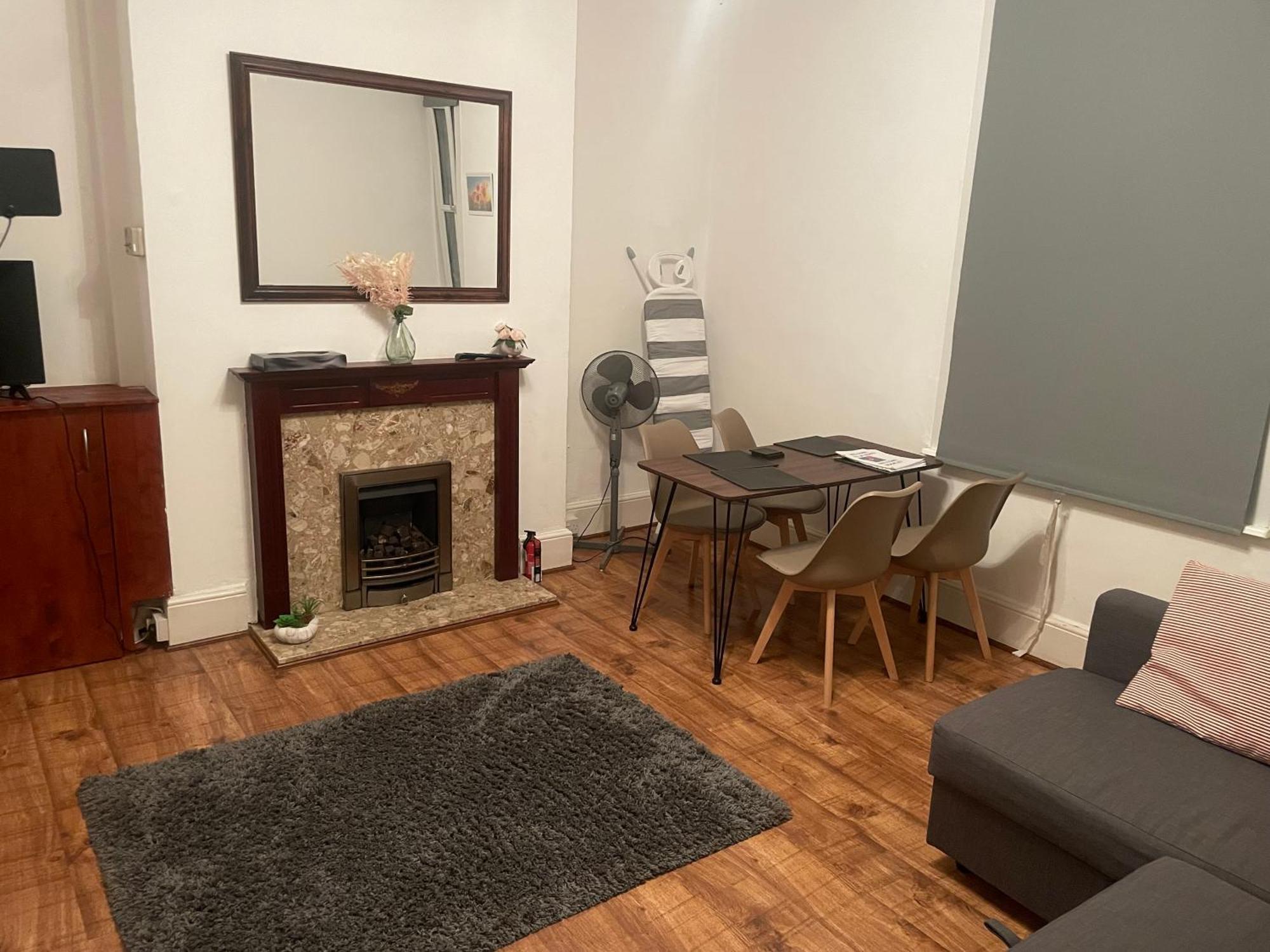 Luxury 1-Bed Apartment With Stunning City Views Perfect For Short Stays In 런던 외부 사진